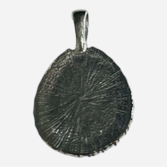 Vintage teardrop shaped pendant surrounded by small stones in polished metal - Picture 5 of 6